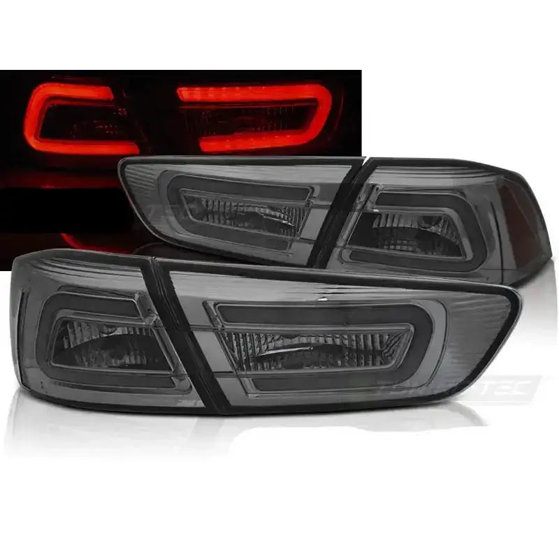 Baklykter Mitsubishi Lancer 8 Sedan 08-11 med sotet glass og moderne LED-bar fra skrå vinkel.
