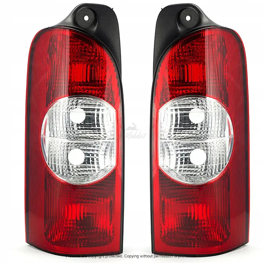 Baklykter Nissan Interstar 04-10, to røde baklys med klare seksjoner og synlige reflektorer.