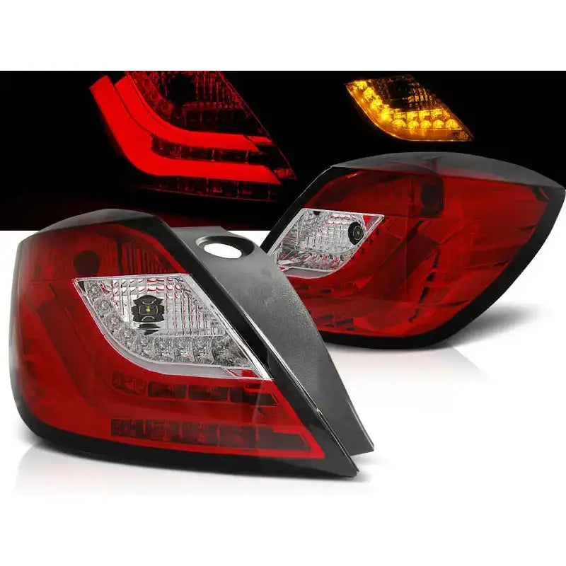 Baklykter Opel Astra H 3D GTC Red White Led sett fra skrått frontperspektiv med lysmønstre.