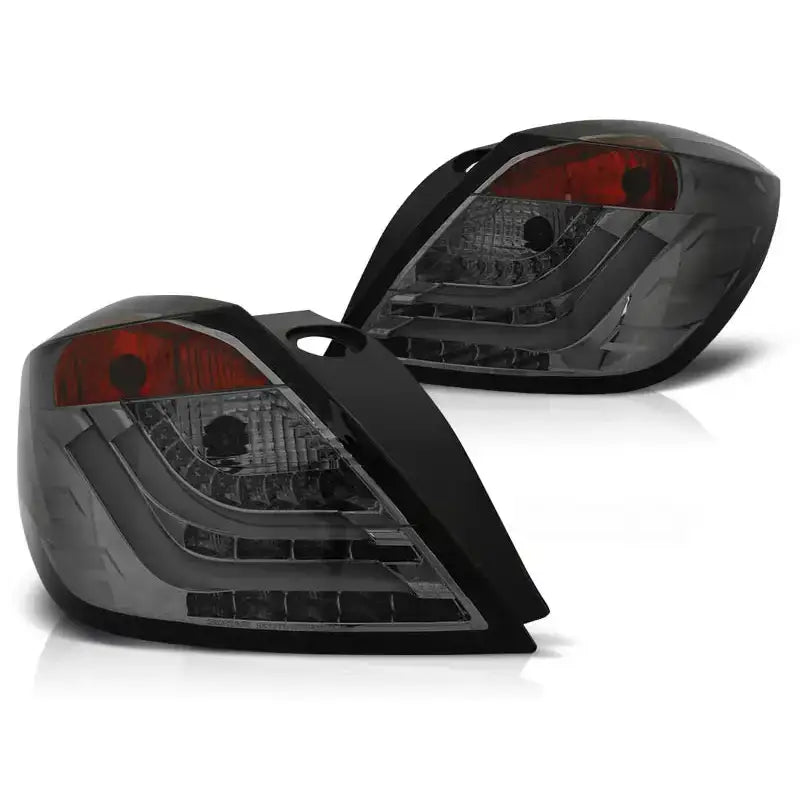 Baklykt Opel Astra H 3D GTC Smoke LED sett, vist fra skrå vinkel med røde og klare felt.