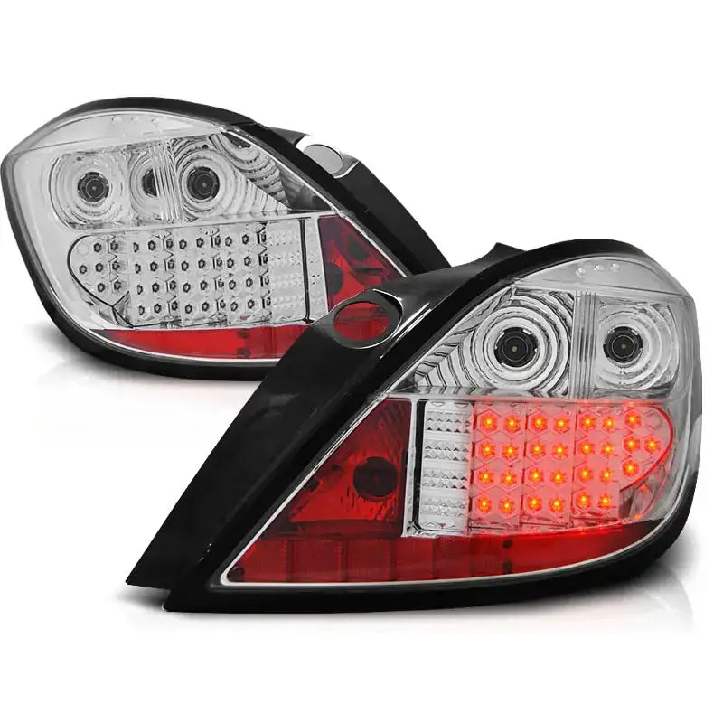 Baklykt Opel Astra H 03.04-09 5D Chrome LED vist fra skrå vinkel med tent LED-lys.