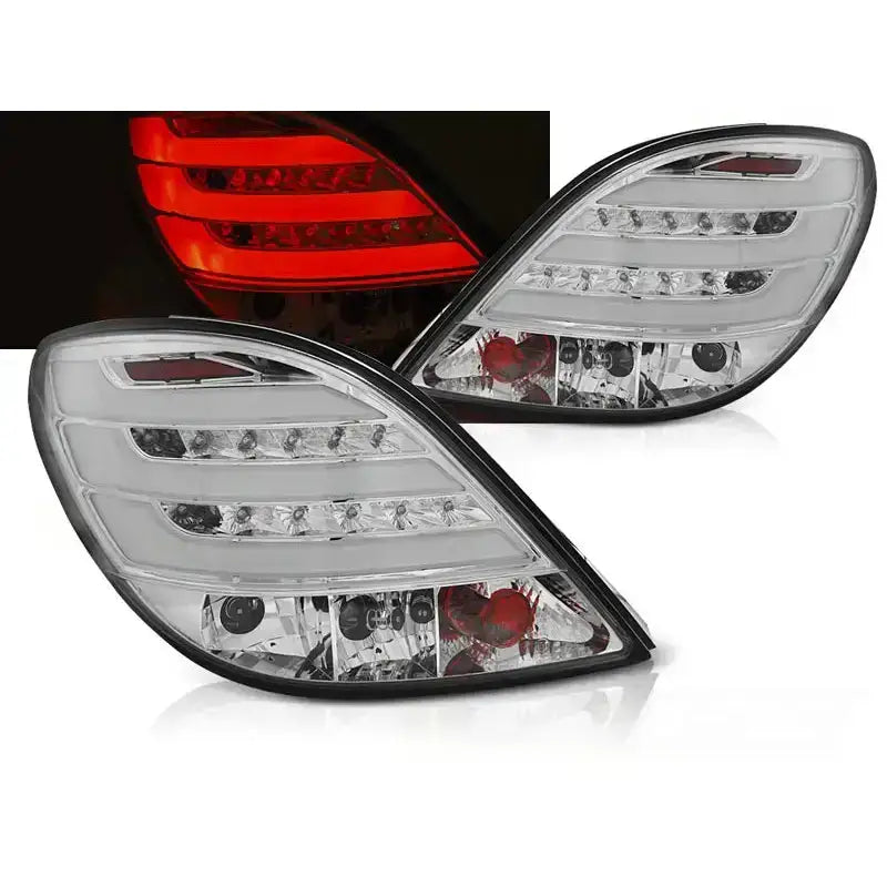 Baklykter Peugeot 207 Chrome Led Bar sett fra skrå vinkel med røde LED-lys tent.