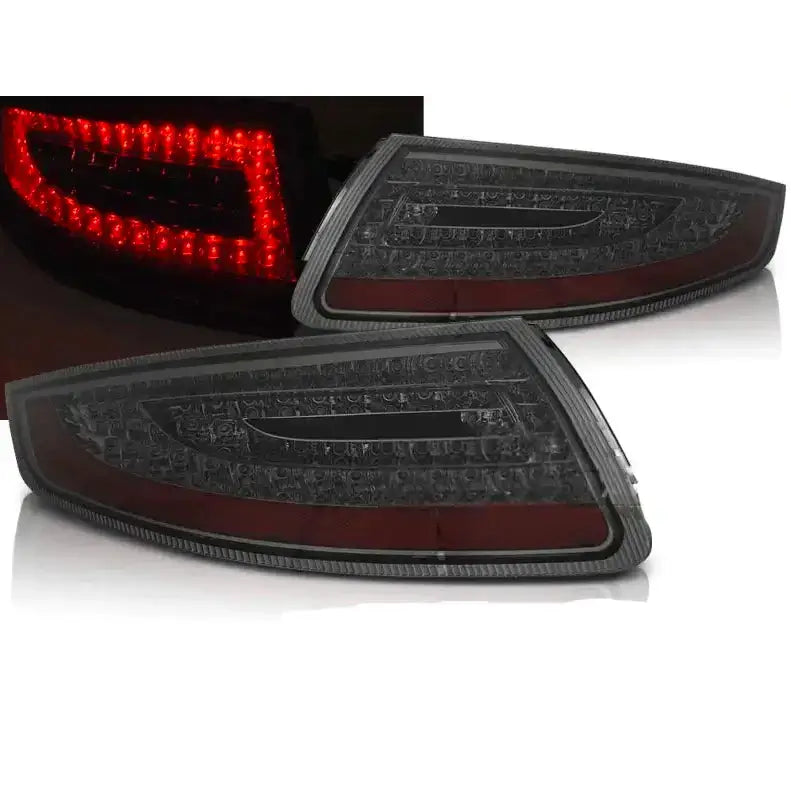 Baklykter Porsche 911 997 04-09 Smoke Led sett forfra med LED-lysklynger og rød belysning i mørket.