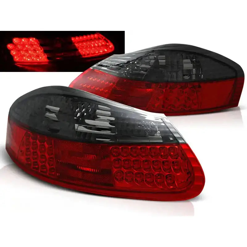 Baklykter Porsche Boxster 96-04 Red Smoke LED, to røde og sotede lamper vist fra skrå vinkel.