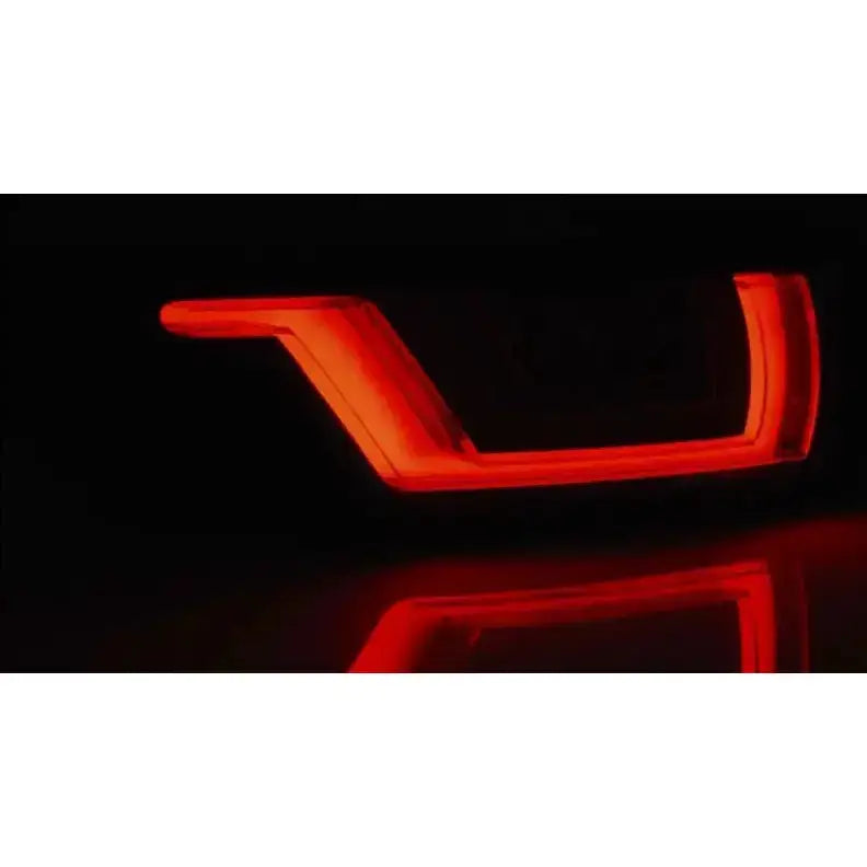 Baklys Range Rover Evoque 11- red smoke black LED med skarpe konturer og refleksjon i mørket.
