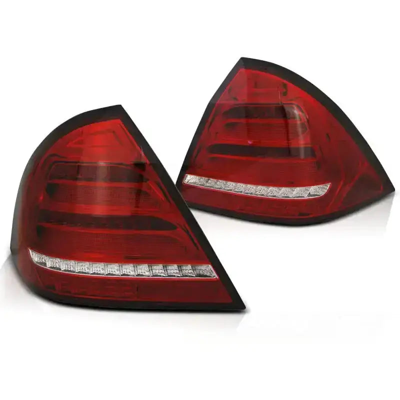 Baklykter Red White Led Bar til Mercedes W203 Sedan, sett fra skrå vinkel med sorte kanter og refleksdetaljer.