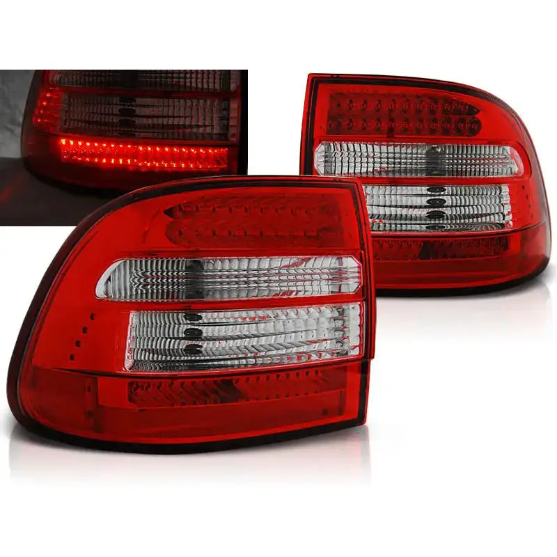 Baklykter Porsche Cayenne 02-06 Red White LED sett vist fra skrå vinkel med tent LED-lys.