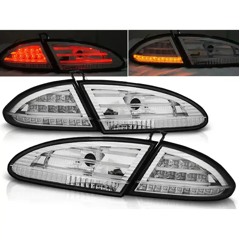 Baklykter Seat Leon 06.05-09 Chrome Led med sorte kanter, vist fra skrå vinkel, tent i rødt og oransje.