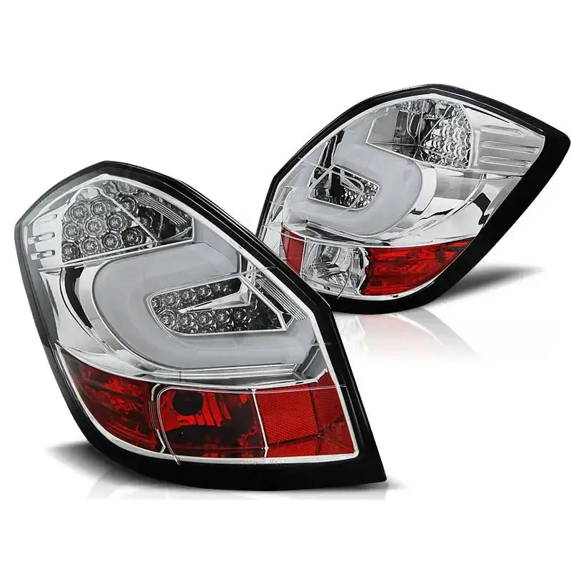 Baklykt Skoda Fabia II Chrome LED Bar med rød og hvit optikk, svart innramming, skrå visning.