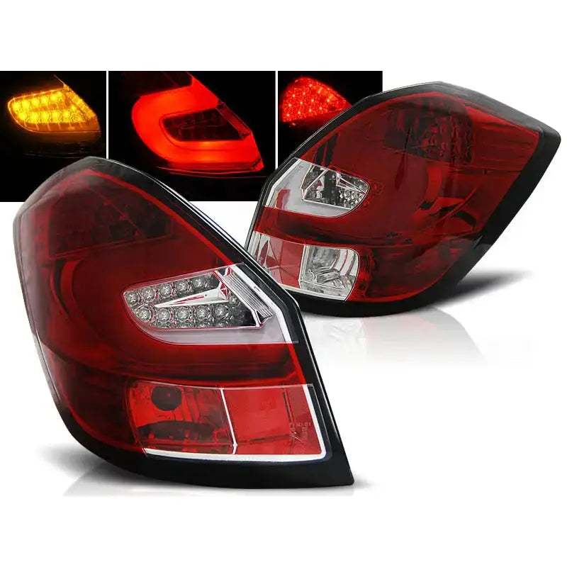 Baklykter Skoda Fabia II 07-06.14 med rød og klar plast, LED-bar, vist fra skrå vinkel.