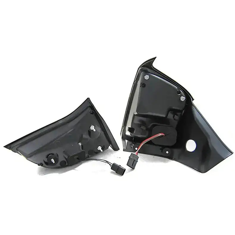 Baklys til Tesla Model 3 Smoke Black, undersiden med synlige ledninger og festepunkter.