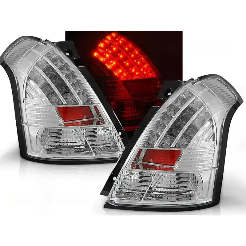 Baklykter Suzuki Swift 05.05-10 Chrome LED med røde og sorte detaljer, tent i trekvart vinkel.