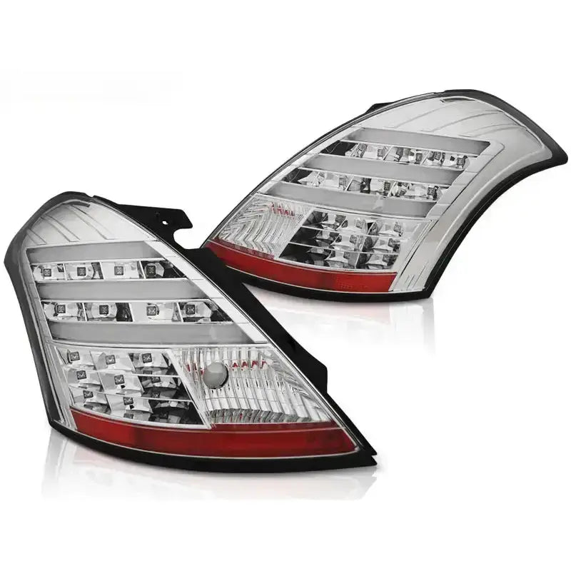 Baklykt Suzuki Swift IV 10- Chrome Led Bar med sølv og rød finish, vist fra skrå vinkel.