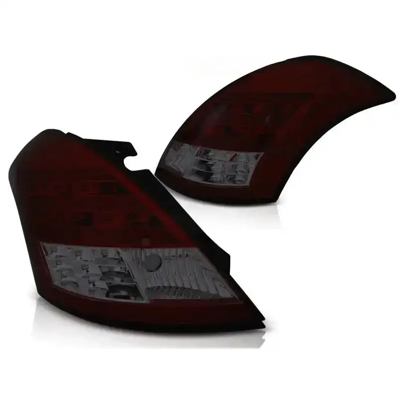 Baklykt Suzuki Swift IV 10- Red Smoke LED Bar sett, vist fra skrå vinkel med synlige detaljer.