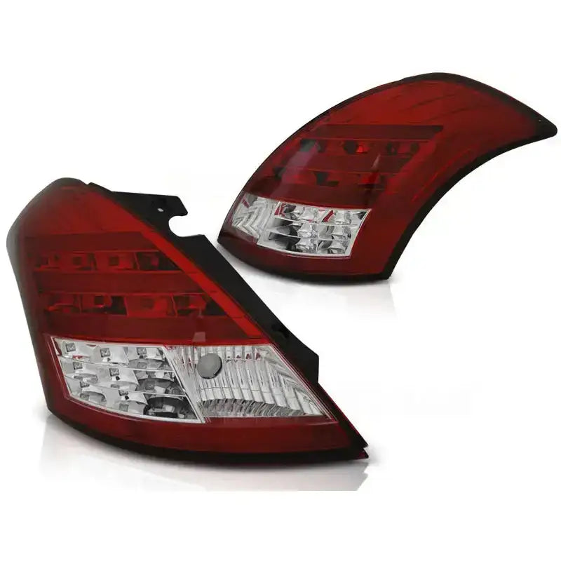 Baklykt Suzuki Swift IV 10- LED Bar i rød og klar plast sett fra skrå vinkel.