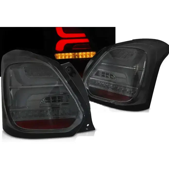Baklykter Suzuki Swift VI 17- i sotet plast med LED-elementer, lysmønster i rødt og gult.