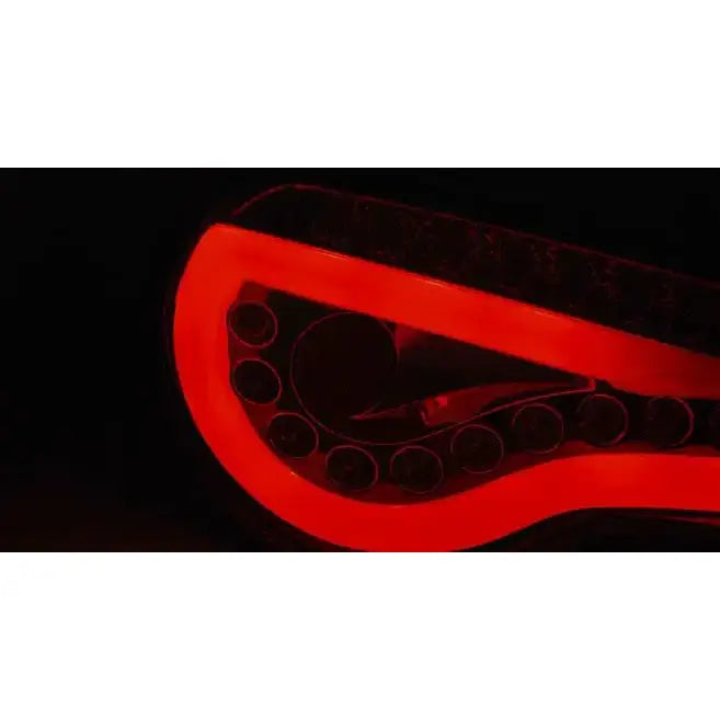 Baklamper Toyota GT86 LED Bar Smoke med rød belysning og detaljert mønster i sålen.