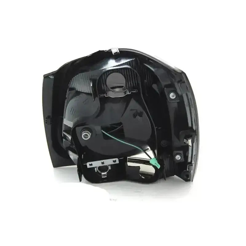 Baklykter Volkswagen Polo 09-13 Smoke Led Bar sett bakfra med synlige festeskruer og grønn ledning.