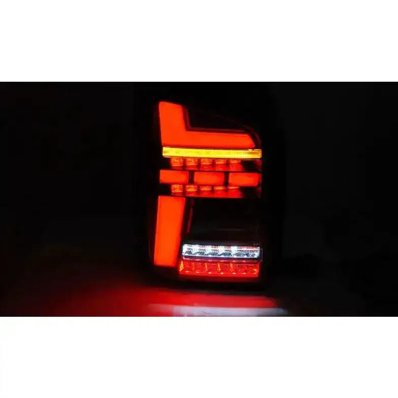 Baklykter Volkswagen T6.1 20- LED Red Smoke med rød og hvit LED, skrå vinkel, alle lys tent.