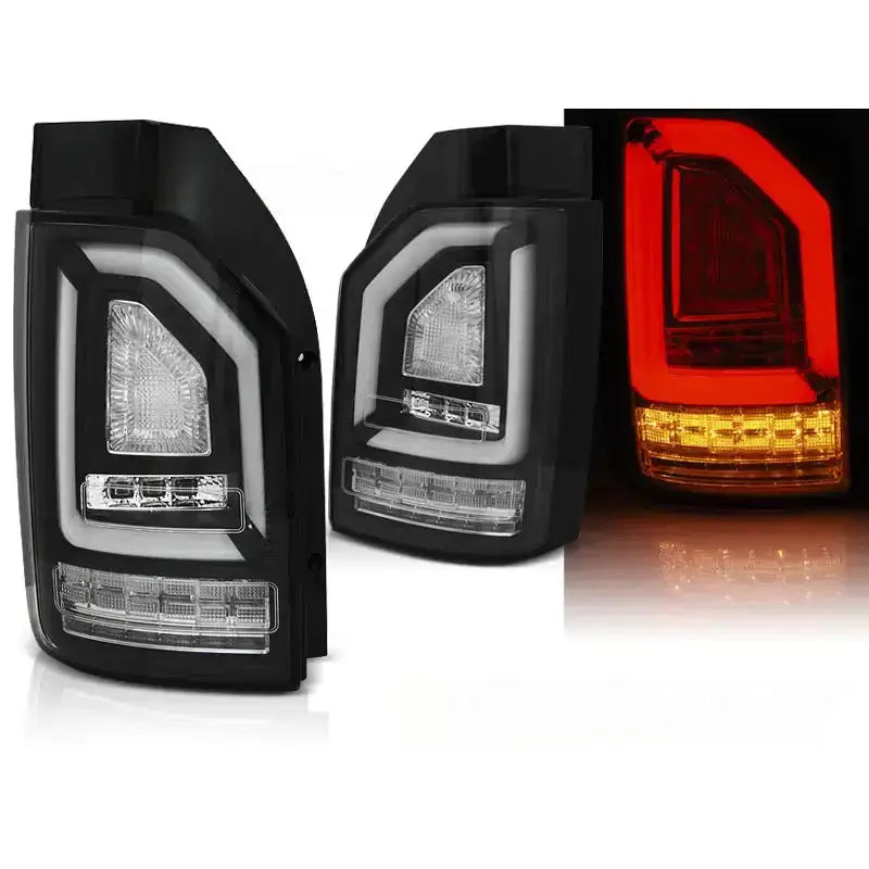 Baklykter Volkswagen T6 2015 Black SEQ LED Bar vist med tent rødt og oransje LED-lys.