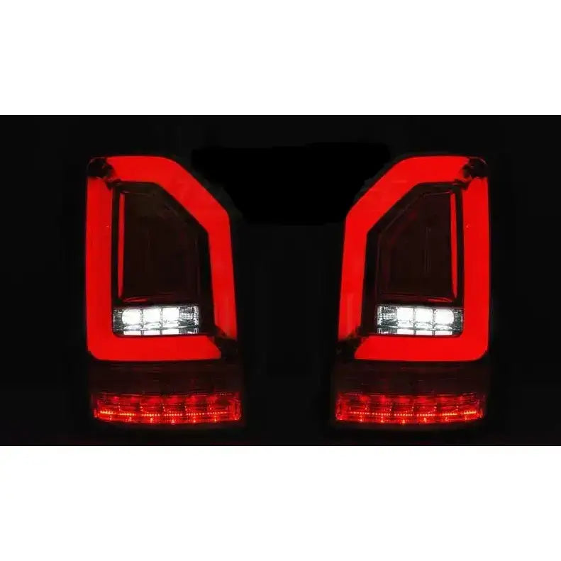 Baklykter Volkswagen T6 2015 Black SEQ LED Bar, sett bakfra med opplyste LED-soner.