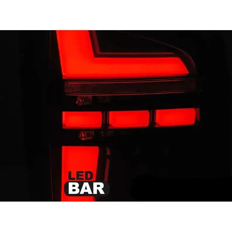 Baklamper Volkswagen T5 Black Full Led med rød LED-belysning og teksten "LED BAR" synlig.