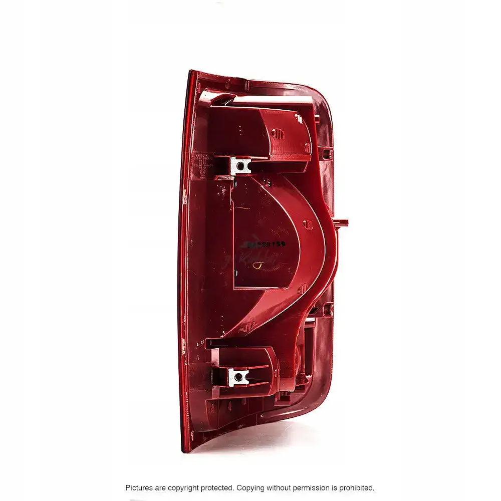 Baklamper Vw Amarok 10- P21W, sett fra innsiden med festeanordninger og tekniske detaljer synlige.