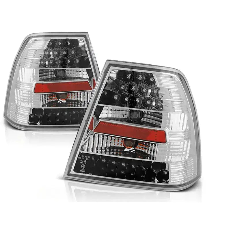 Baklykt Vw Bora 09.98-07.05 Chrome LED med røde refleksdetaljer, avbildet i skrå vinkel.