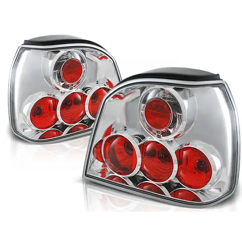 Baklykter Vw Golf 3 09.91-08.97 Chrome med klare skall og røde sirkulære innsatser.