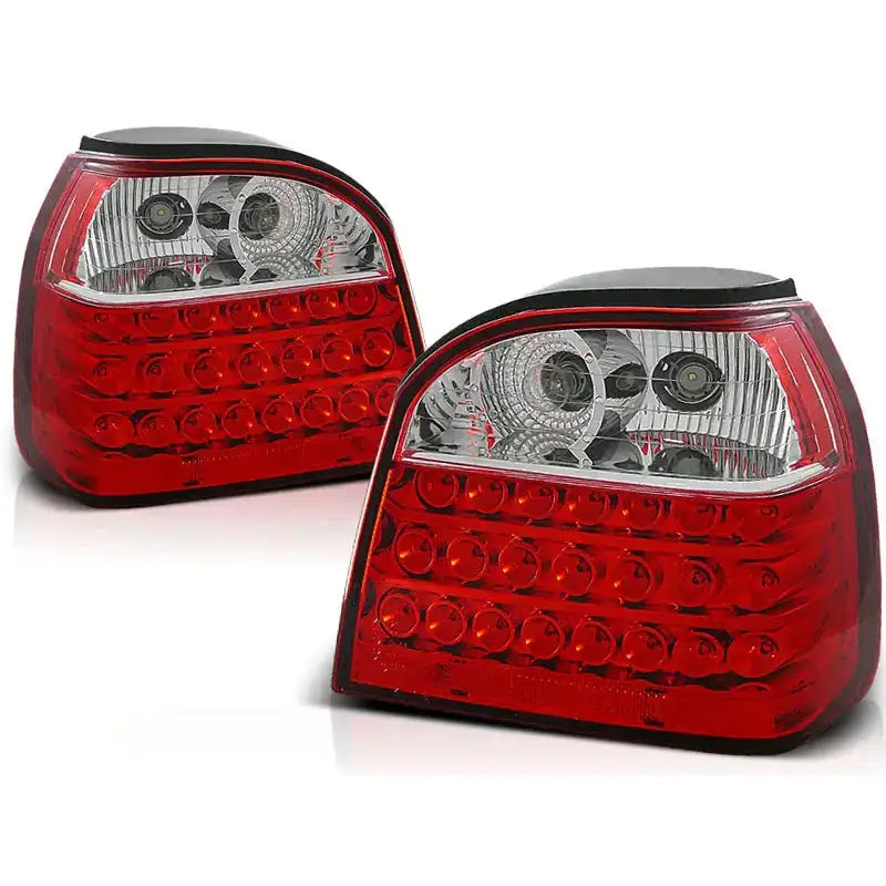 Baklykt VW Golf 3 LED baklys i rød og klar plast, skrå vinkel, synlige rekker av LED-lys.