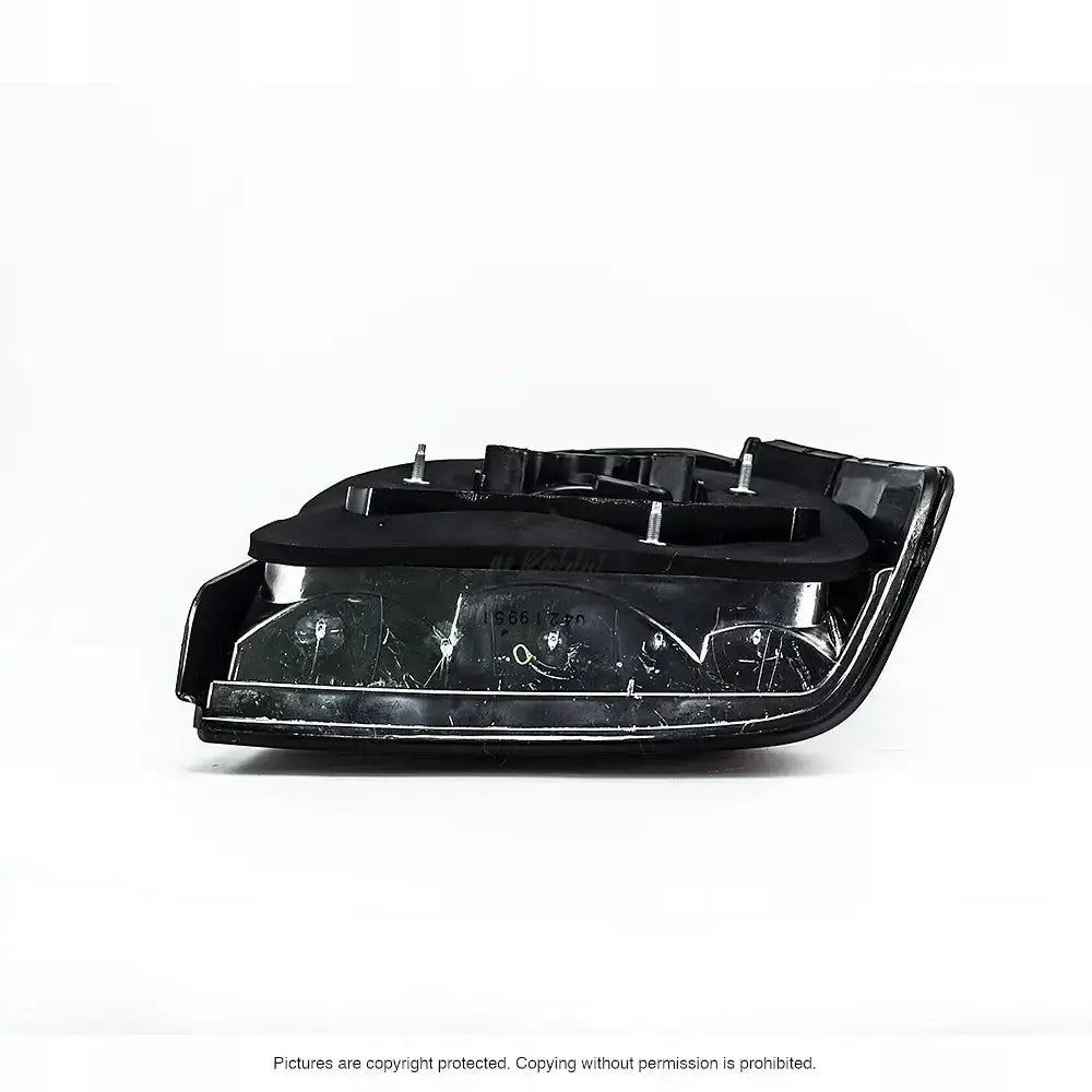 Baklamper Vw Golf 3 91-99 sett bakfra med synlige festeskruer og pakning mot hvit bakgrunn.