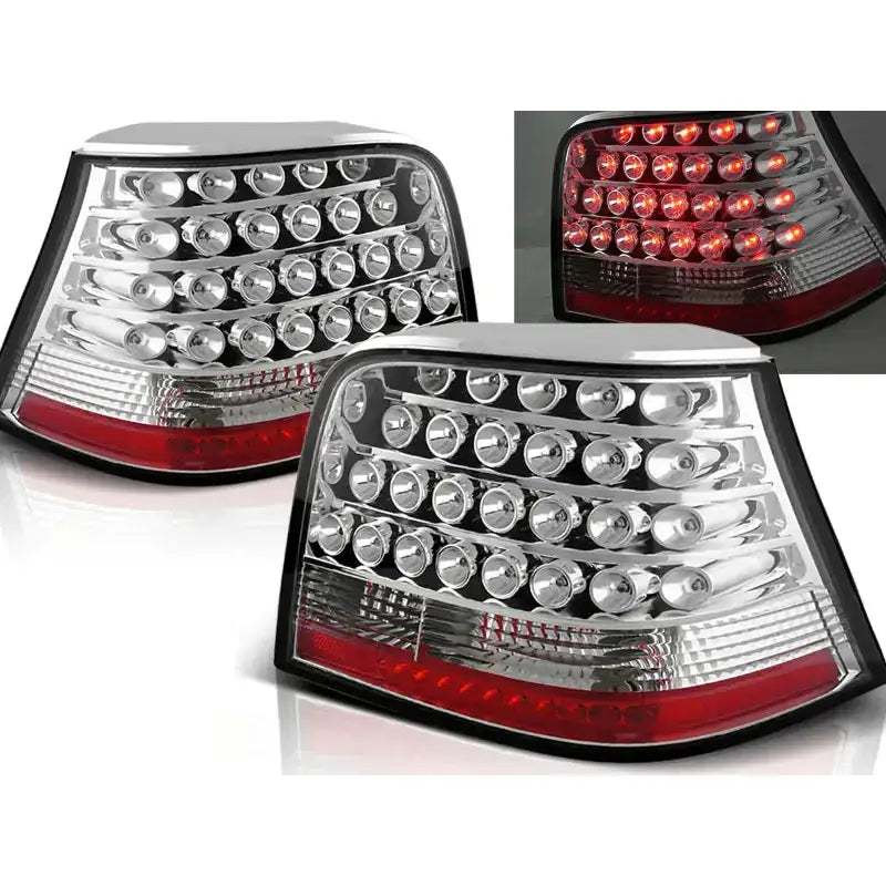 Baklykter Vw Golf 4 Chrome LED med klart glass, rød reflektor og kromdetaljer, sett fra skrå forside.