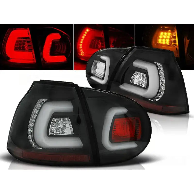 Baklykter Vw Golf 5 Black LED Bar vist fra skrå vinkel med rødt og oransje lys tent.