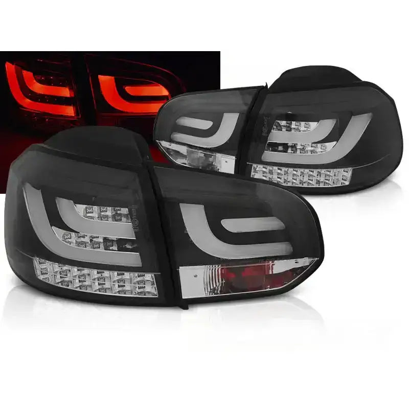 Baklykter Vw Golf 6 10.08-12 Black Led Bar med røde og klare felt, LED og hvit lyssignatur, lys av og på.