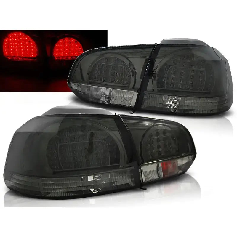 Baklykter Vw Golf 6 10.08-12 smoke LED vist i skrå vinkel med røde lyselementer.