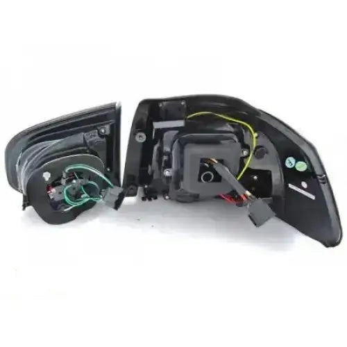 Baklamper Vw Golf 6 10.08-12 Smoke Led Bar sett bakfra med synlige ledninger og interne komponenter.