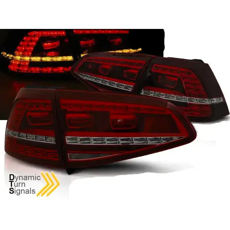 Baklykter Vw Golf 7 Red Smoke LED med dynamiske blinklys, sett fra skrå vinkel.