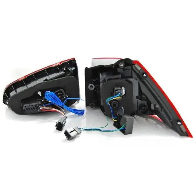 Baklykt VW Golf 7 hatchback LED GTI look sett bakfra med synlige ledninger og koblinger.