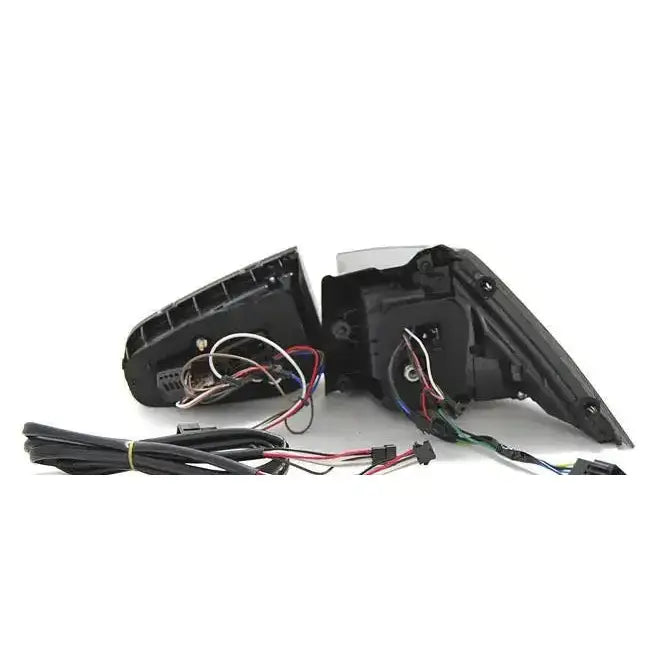 Baklykter Vw Golf 7 13- Smoke Led SEQ R Look sett bakfra med synlige ledninger og kontakter.