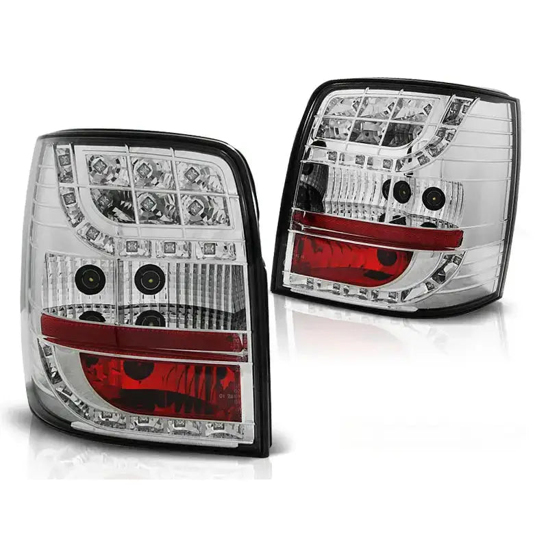 Baklykter Vw Passat 3BG 00-04 Variant chrome LED, sett fra skrå vinkel med klare og røde felt.