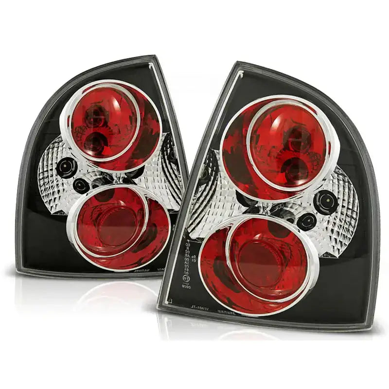 Baklykter Vw Passat 3BG 09.00-03.05 sedan med klar linse og røde reflektorer mot hvit bakgrunn.