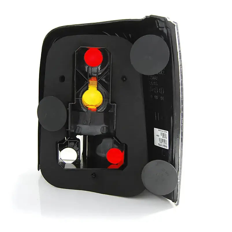 Baklykt Vw Passat B5 Variant Smoke sett bakfra med fargede reflektorer i rødt, gult og hvitt.