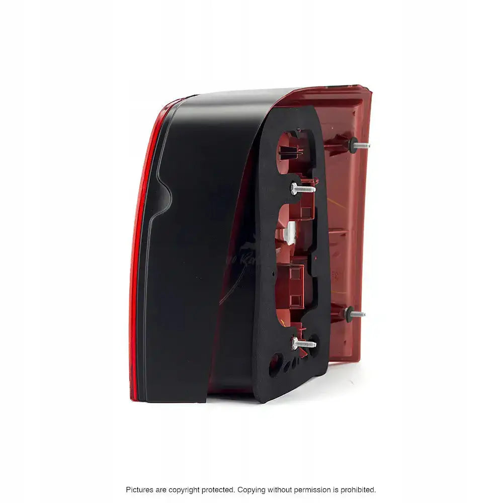 Baklykt Vw Passat B5 3BG 00-05 sett fra siden og baksiden med monteringsbolter og koblingspunkter.