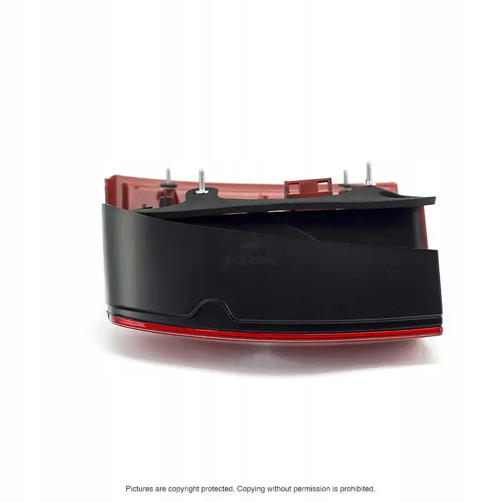 Baklys Vw Passat B5 3BG 00-05 sett fra undersiden med festebolter og monteringsdetaljer.