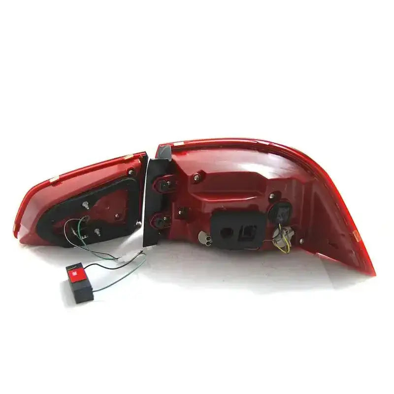 Baklykt Vw Passat B7 Variant Red Smoke LED, bakside med synlige ledninger og monteringspunkter.