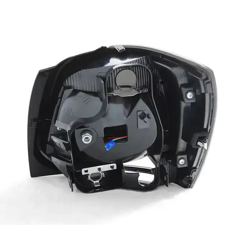 Baklys Vw Polo 09-13 Smoke Led sett fra innsiden med ledninger, skruer og monteringspunkter.