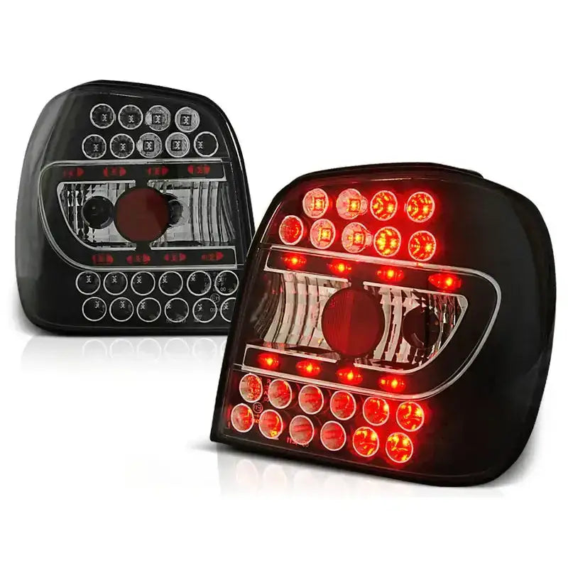 Baklykt Vw Polo 6N Black Led, én lyser rødt, én avslått med synlige LED-dioder.