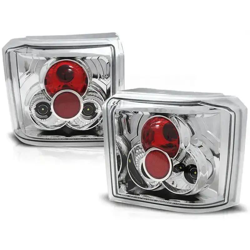 Baklykter Vw T4 90-03.03 chrome med klart glass og runde røde detaljer, fotografert forfra.