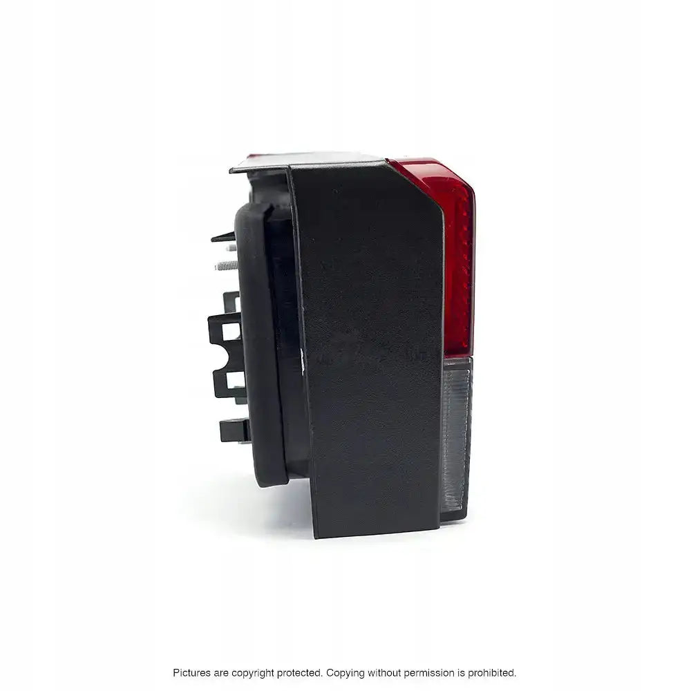 Baklamper Vw T4 90-95 P21W Dark fotografert fra siden med synlige koblingspunkter og detaljer på monteringsdelen.