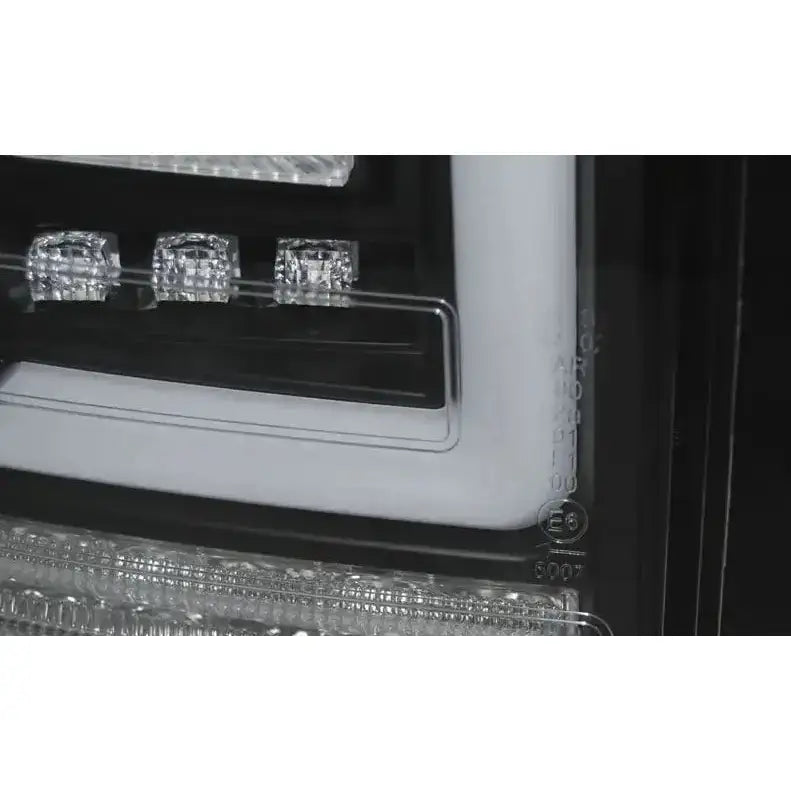 Baklys Vw T5 04.03-09 Black Full Led med klart glass og tre LED-elementer, E-merke synlig.